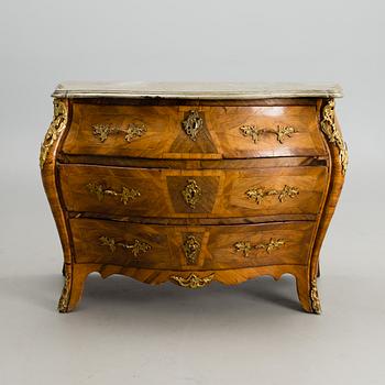 A SWEDISH ROCOCO CHEST OF DRAWERS, 1770s.