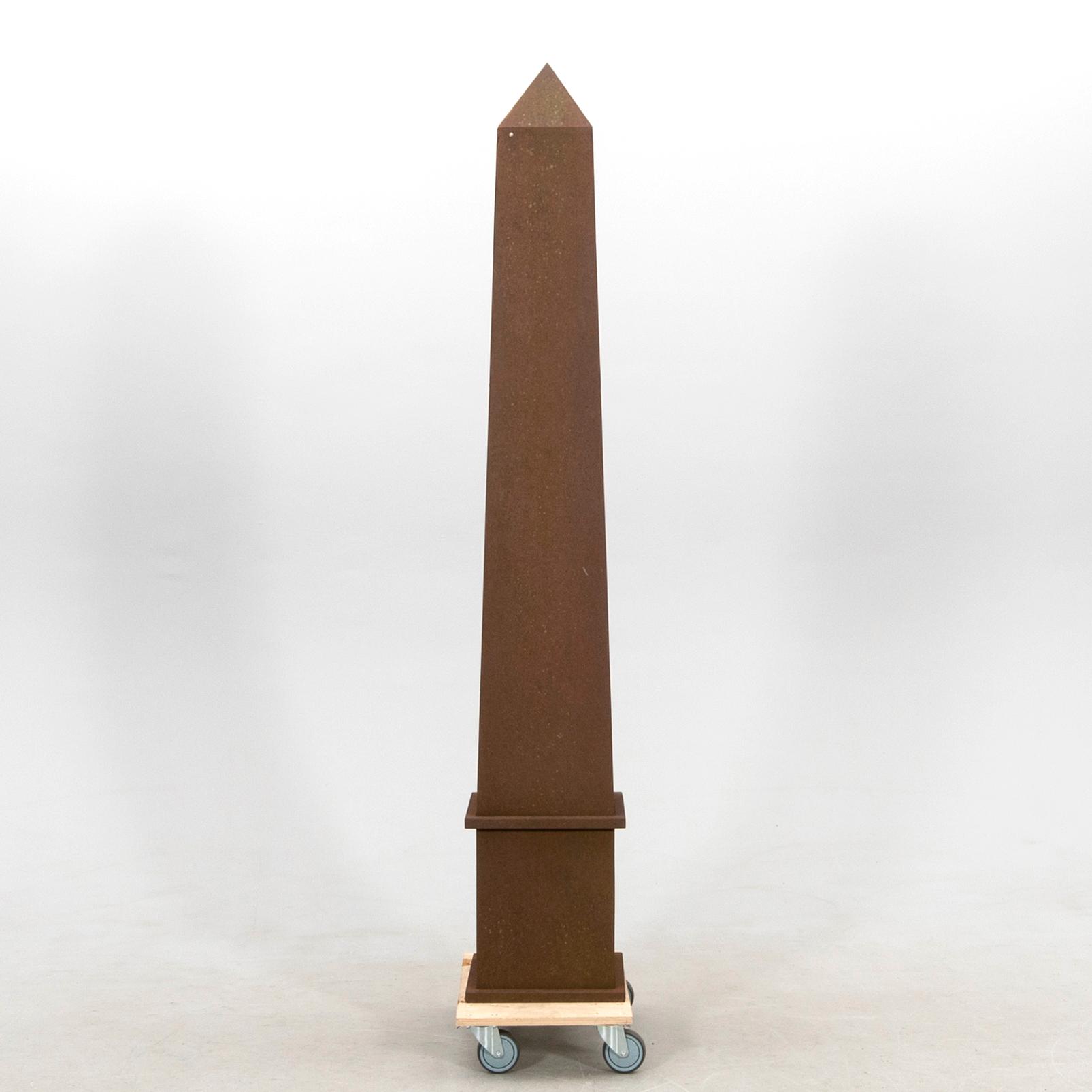 Obelisk modern tillverkning.