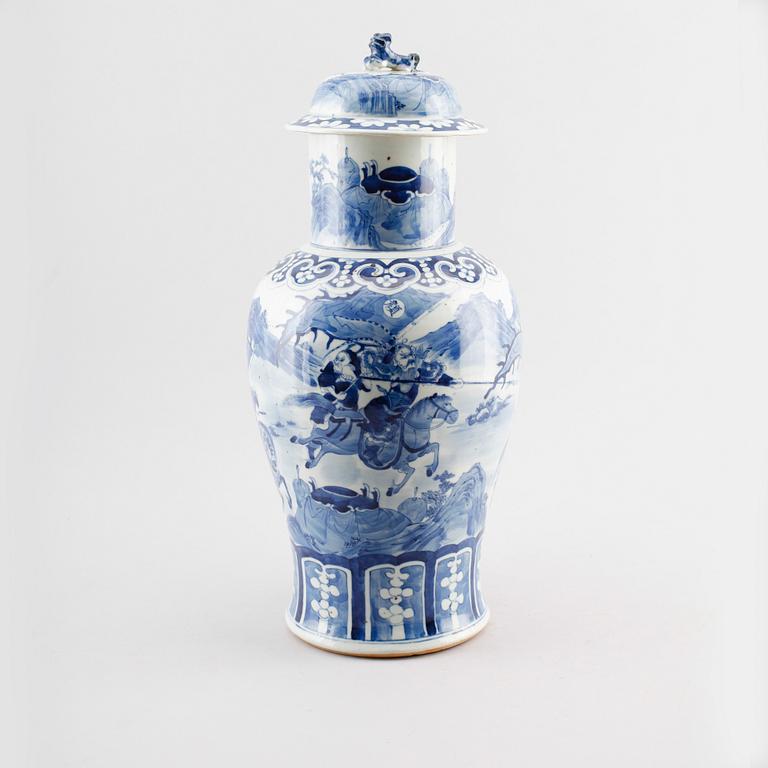 LOCKURNA, porslin, Kina, 1800-talets första hälft.