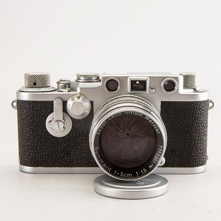 Leica Camera AG, Leica, Kamera, Drp Ernst Leitz Wetzlar Germany nr 689727, med tillbehör.