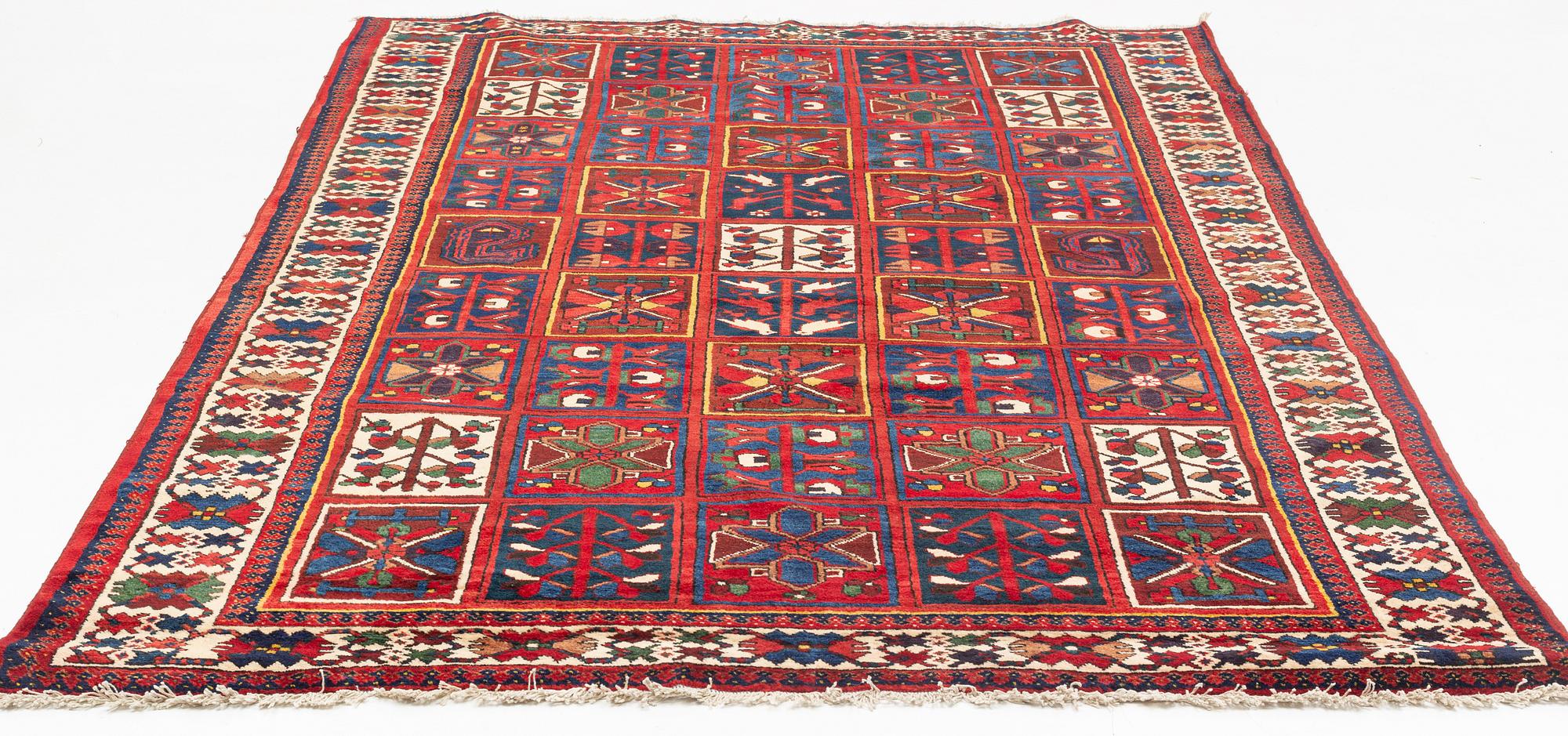 A semi-antique, Chahar Mahal/Bakhtiari carpet, approximately 318 x 205 cm.