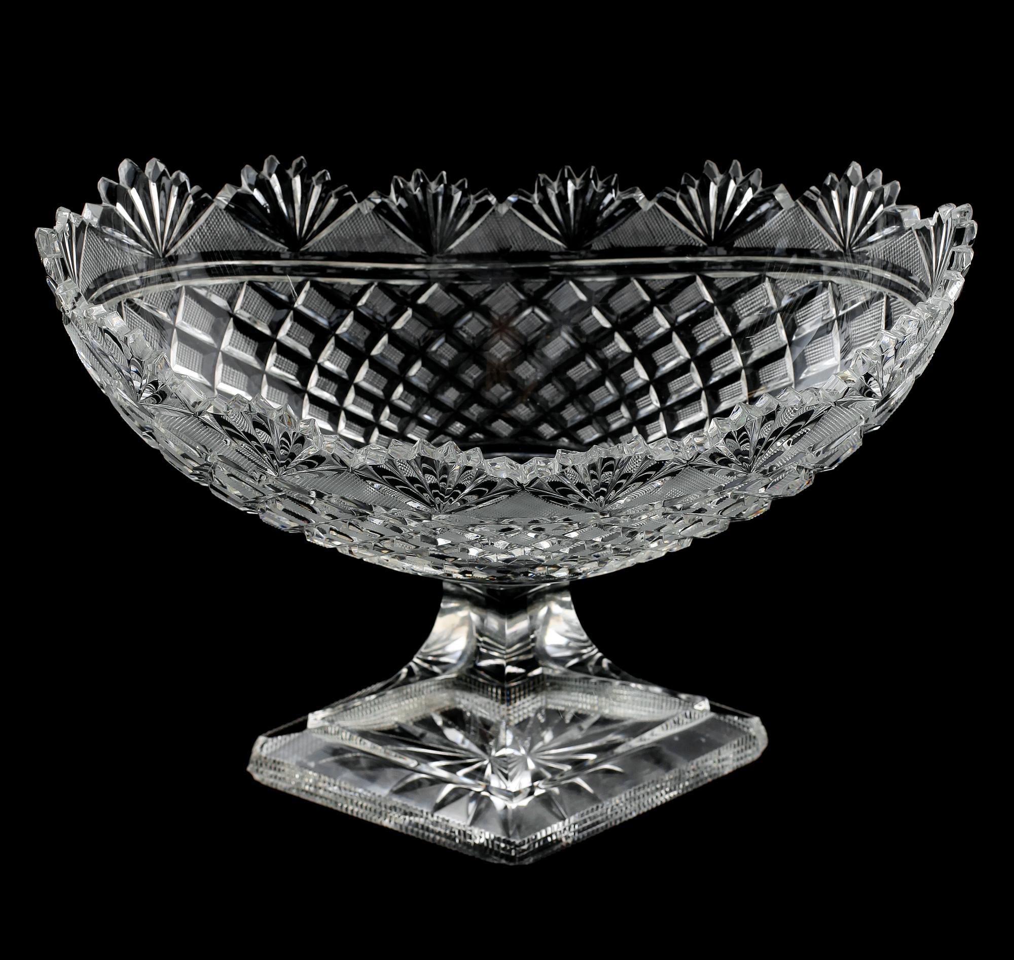 SKÅL PÅ FOT, kristall, 1900-talets första hälft.