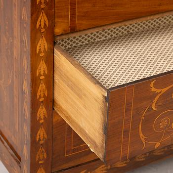 Chest of drawers, Italy, Louis XVI, circa 1800.