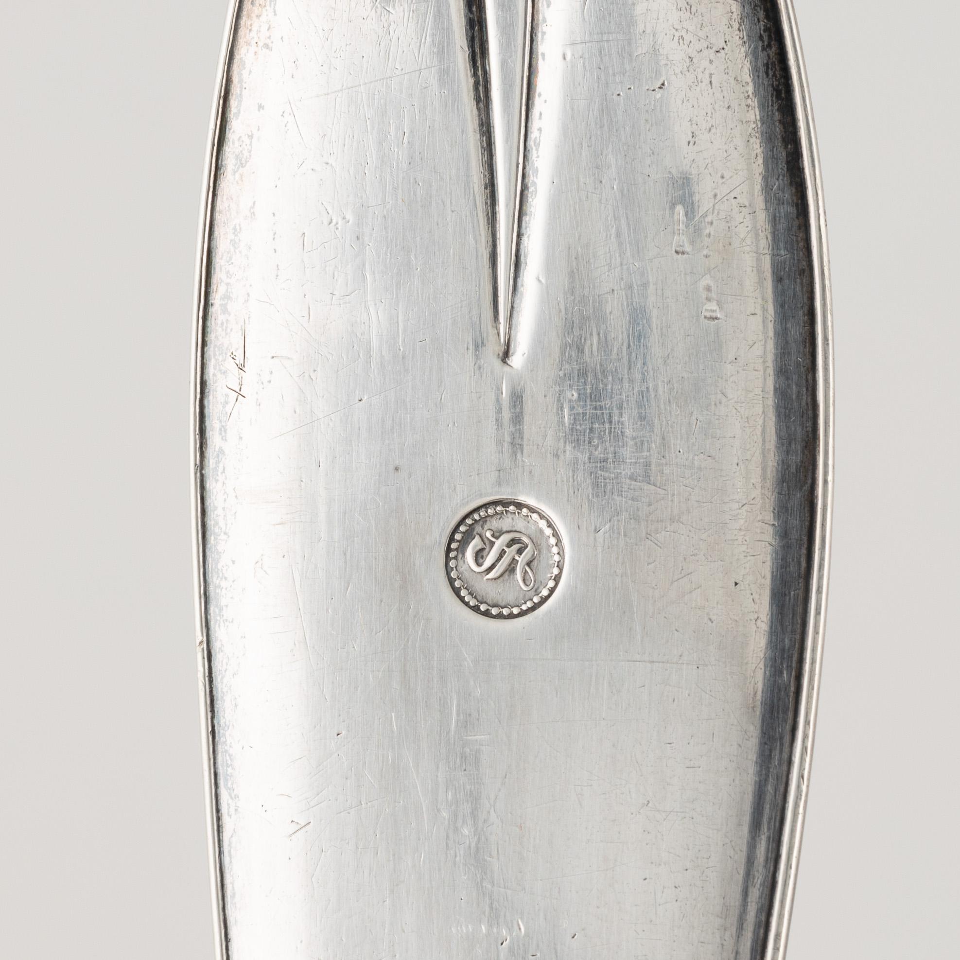 Soppslev samt ragusked, silver, Norrköping 1800-talets första hälft.