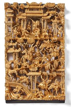 A carved and gilded wooden panel, late Qing dynasty.