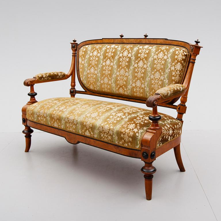 SOFFA OCH BORD, nyrenässans, omkring år 1900.