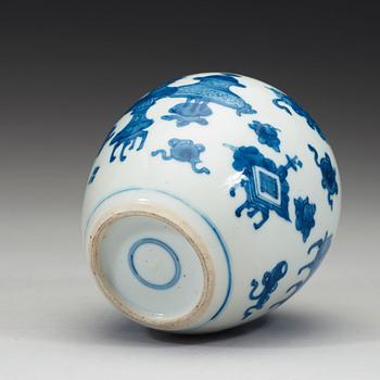 A blue and white jar, Qing dynasty, Kangxi (1662-1722).