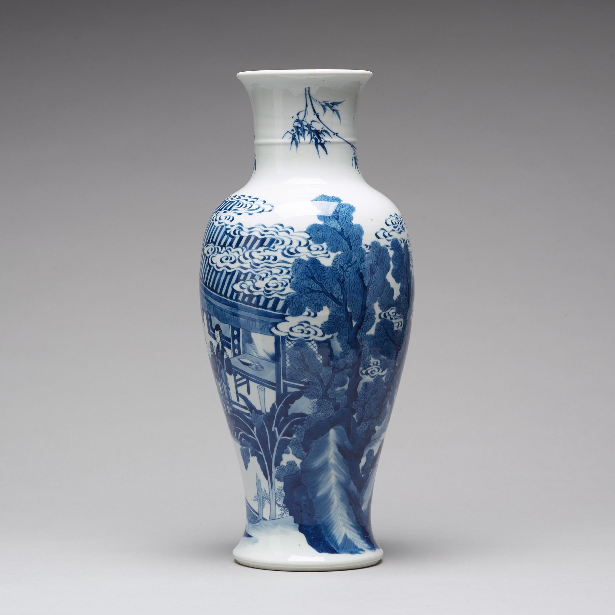 VAS, porslin. Qingdynastin, Kangxi (1662-1722).