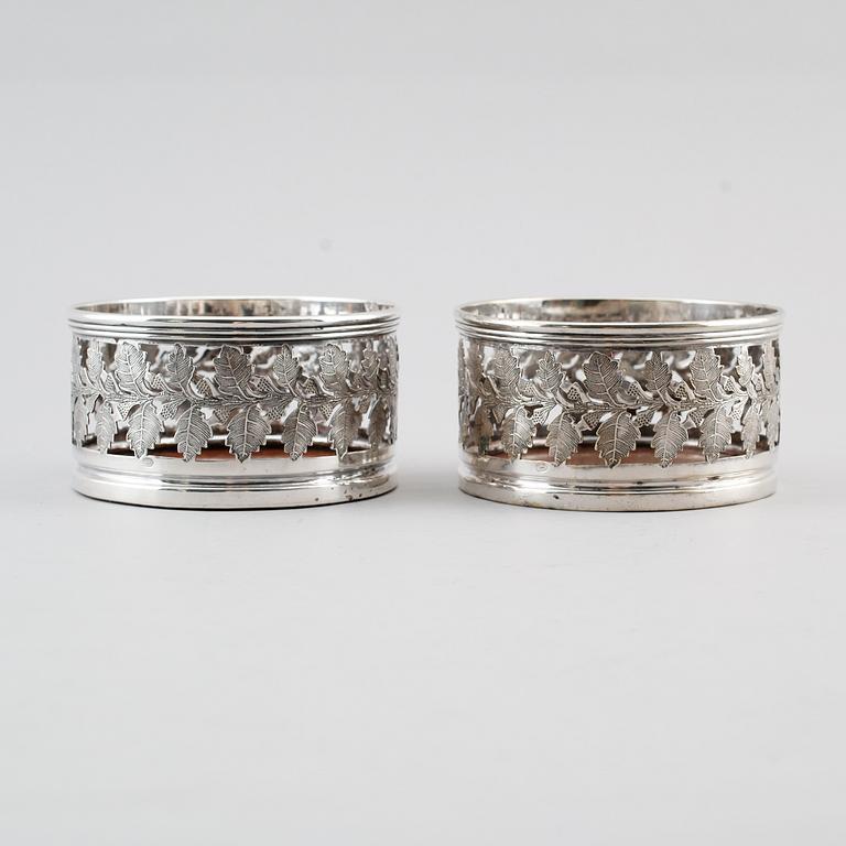 COASTERS, 2 st, nysilver och trä, Polen, 1900-talets mitt.
