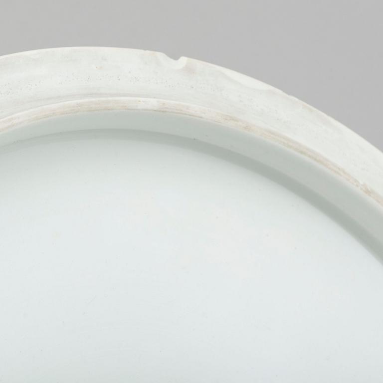 A Berlin tureen with cover, 19th century.