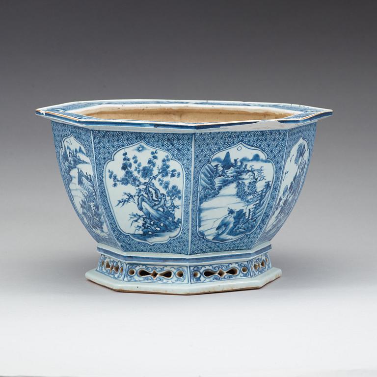 A blue and white flower pot, Qing dynasty, 18th Century.