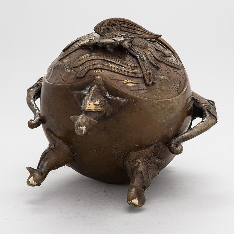 Suitsukeastia, pronssi. Japani, 1900-luku.