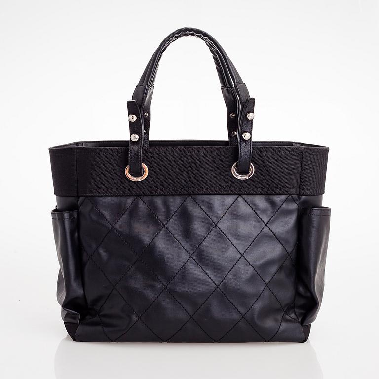 Chanel, A "Grand shopping Paris Biarritz" tote bag.