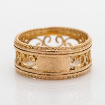 Kalevala Koru, an 18K gold 'Filigree' ring, Helsinki 2001.