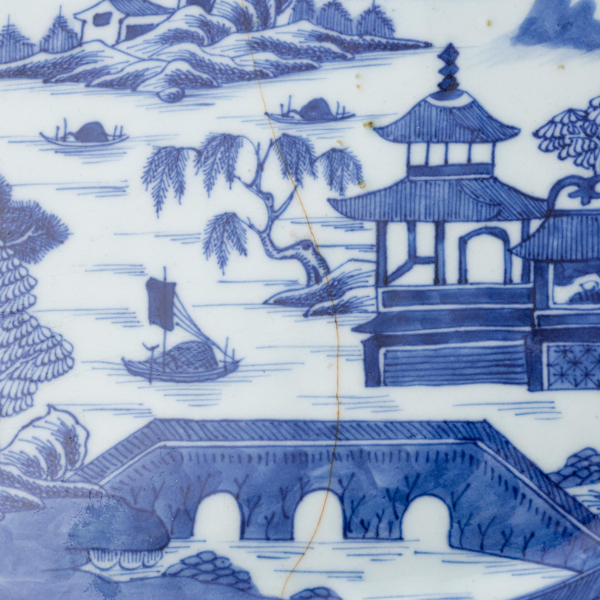 A pair of blue and white serving dishes, Qing dynasty, Qianlong (1736-95).