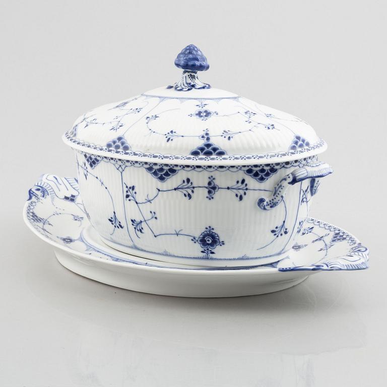 A 'Blue Fluted Half Lace' /'Musselmalet' tureen with cover and stand, Royal Copenhagen, model 702, 600, 1898-1923.