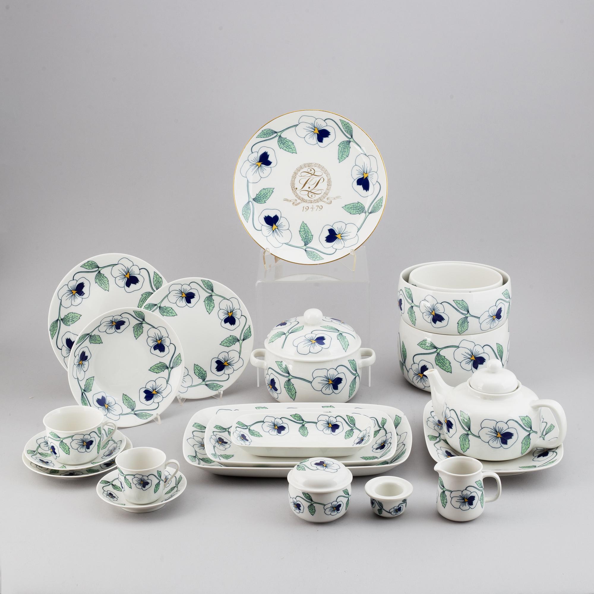 Sylvia Leuchovius, a part 'Sylvia' porcelain coffee and dinner service, Rörstrand (102 pieces).