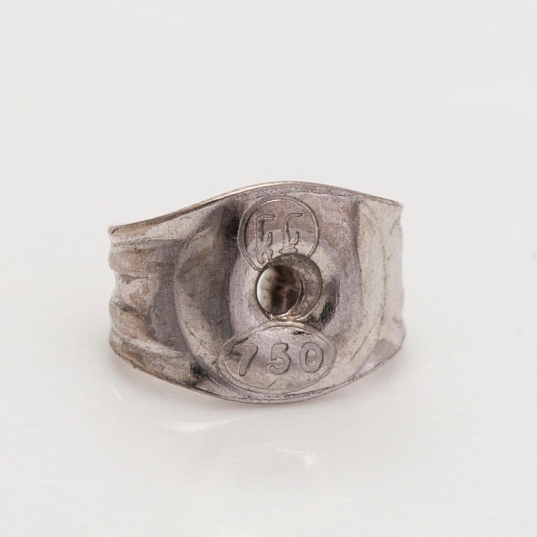 Kalevala Koru, a pair of 18K gold 'Polaris' earrings with brilliant-cut diamonds, Kirsti Doukas.