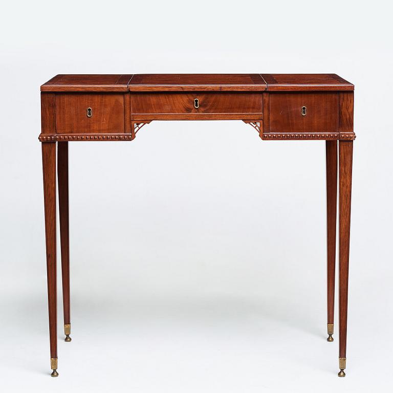 A late Gustavian table (table à poudre), late 18th century.