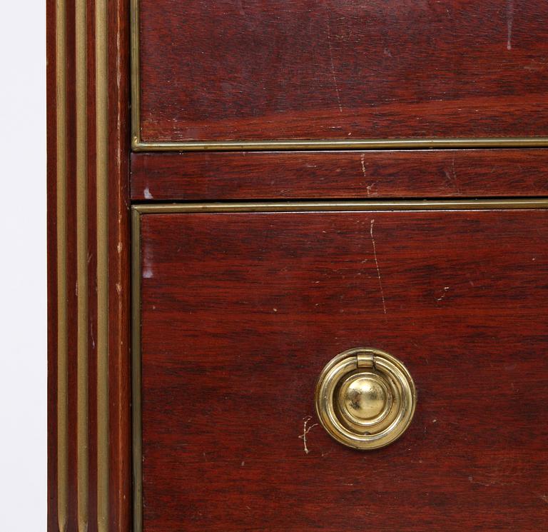 BYRÅ, gustaviansk stil, 1900-tal.