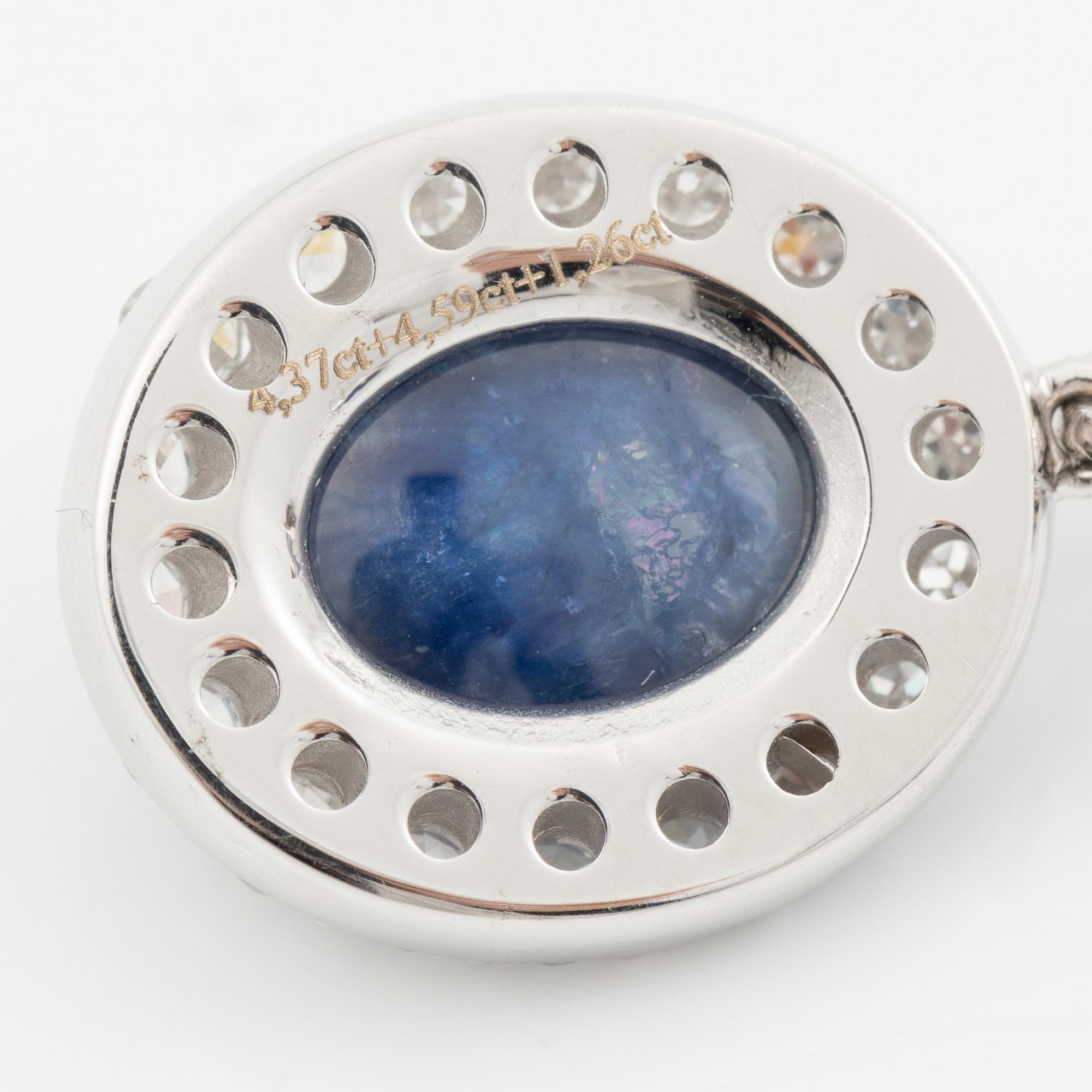 Örhängen 18K vitguld med cabochonslipade safirer och åttkantslipade diamanter.