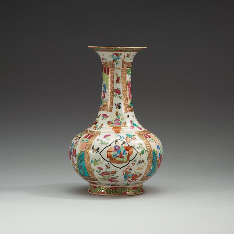 A Canton vase, Qing dynasty, 19th Century.