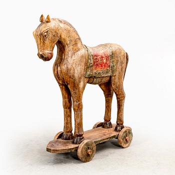 A decraotive sculpture India modern.