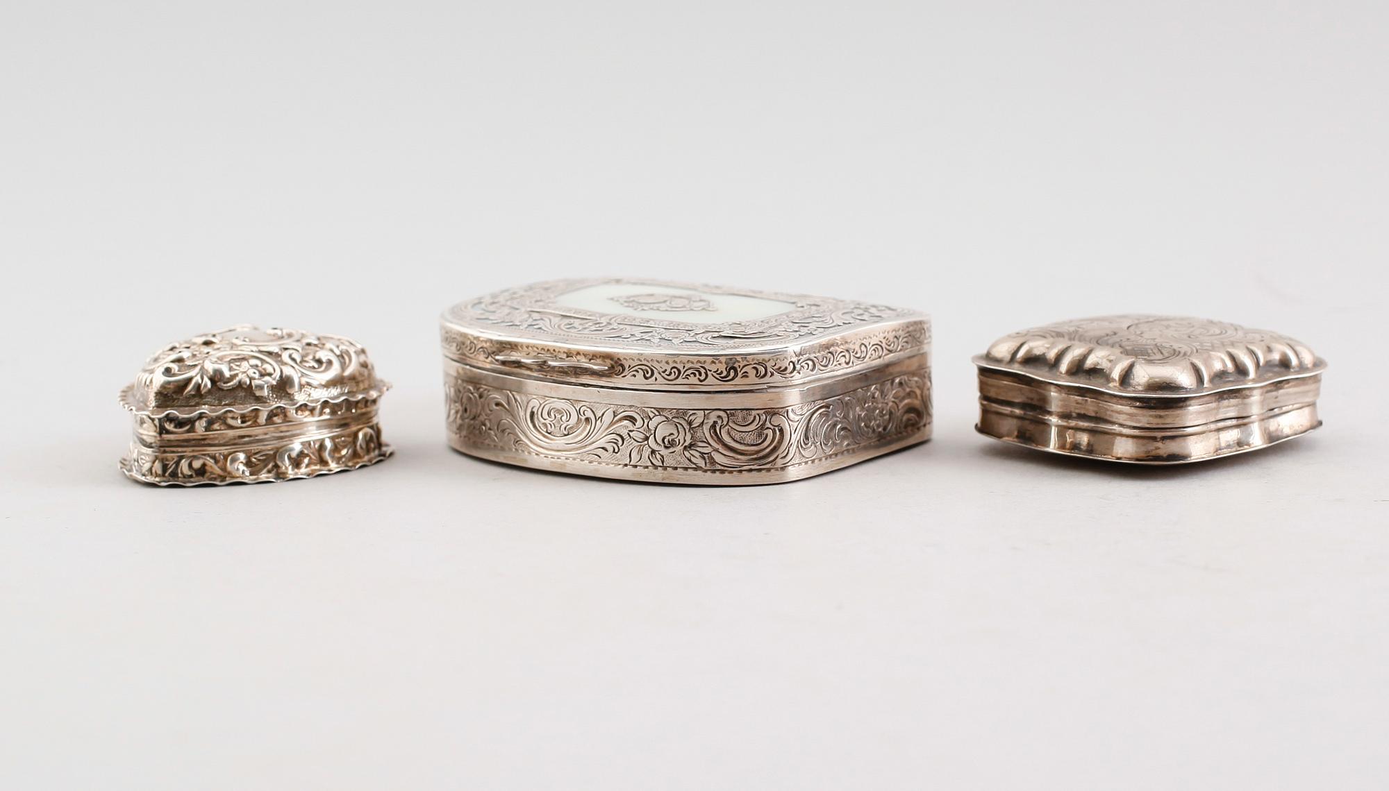 DOSOR, 3 st. silver, 1800-/1900-tal. Vikt 144 gram.