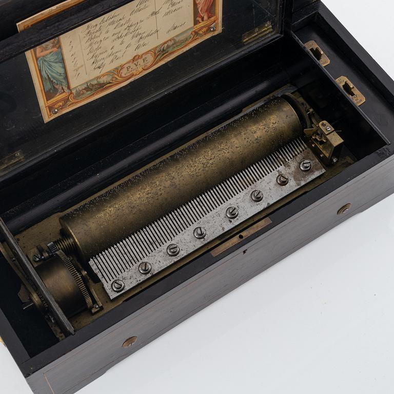 A music box, around the year 1900.
