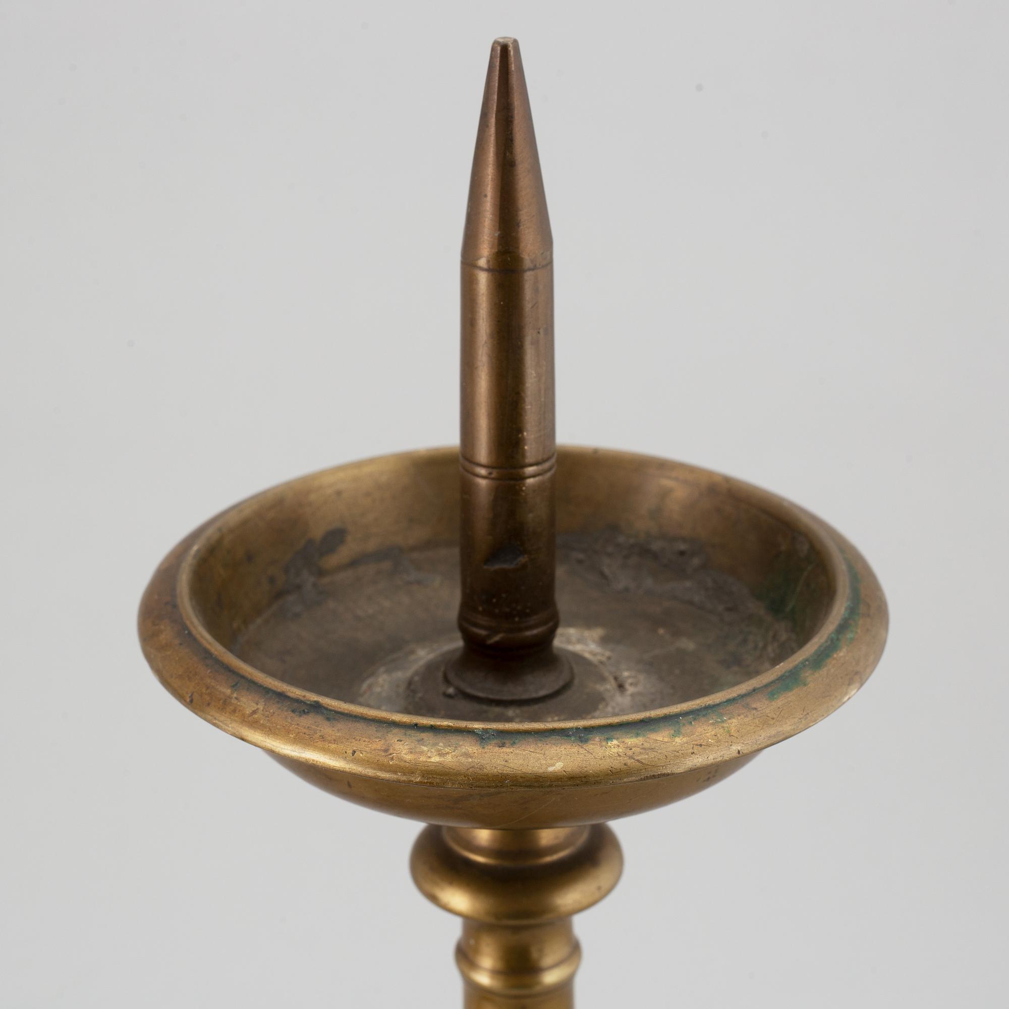 LJUSSTAKAR, ett par, brons, 1600-/1700-tal.