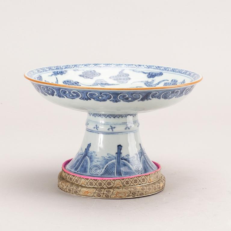 A blue and white tazza, Qing dynasty, 19th Century.