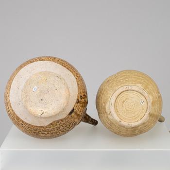 KENDI, två stycken, lergods. Thailand, 1500-tal.