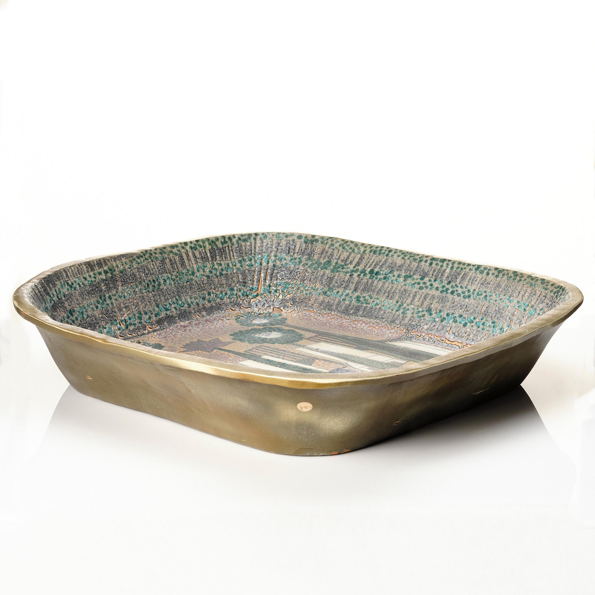 Birger Kaipiainen, a glazed ceramic dish, Arabia, Finland 1940s.