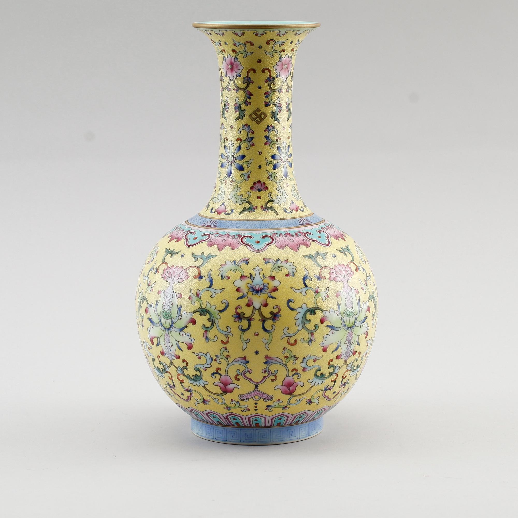 VAS, porslin, Kina, sannolikt 1900-tal.