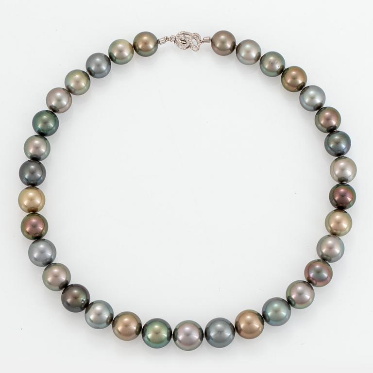 A Tahitian cultured pearl necklace.