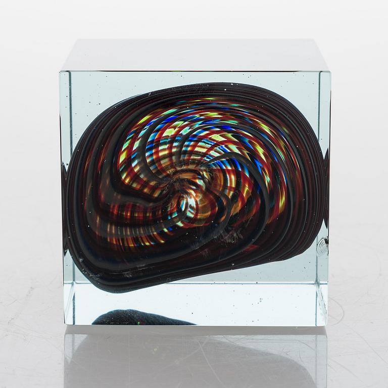 OIVA TOIKKA, A special glass cube, signed Oiva Toikka Nuutajärvi Notsjö -05.