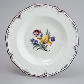 90 pieces of earthenware tableware from Rörstrand, model "Rörstrandia", 1930-56.