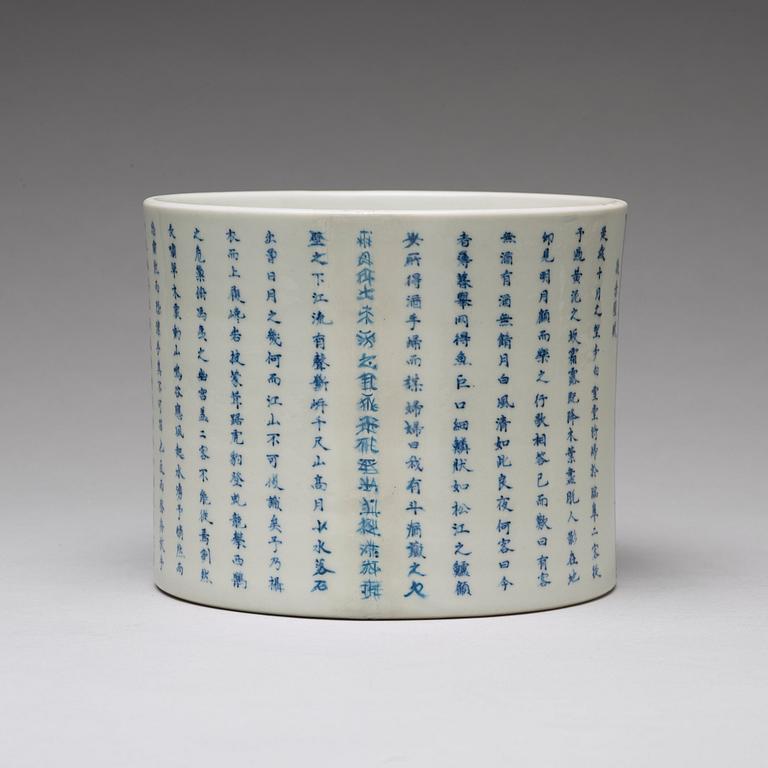 A blue and white brush pot, Qing dynasty.