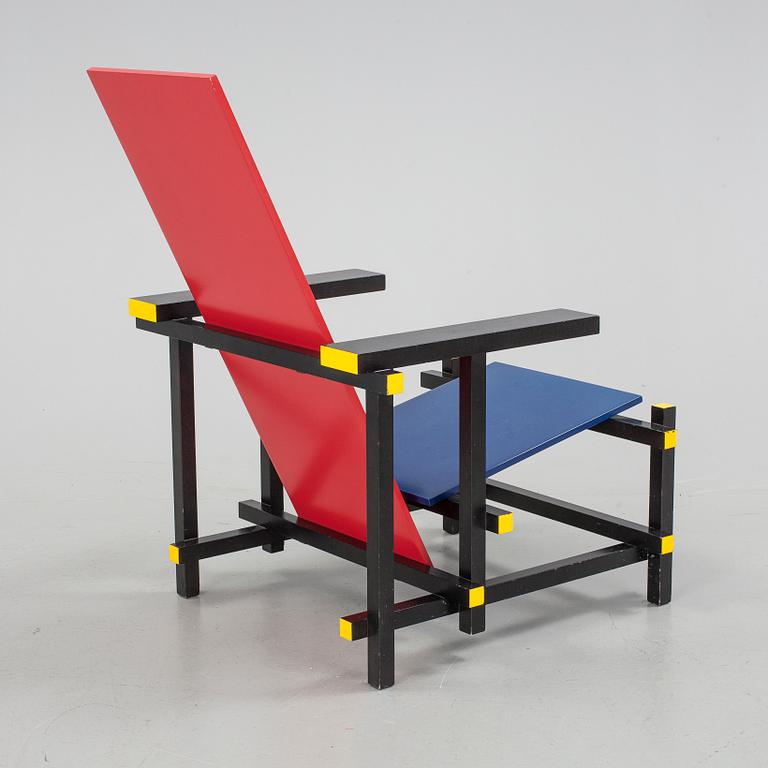 FÅTÖLJ. "Red and blue chair", Gerrit Rietveld, Cassina, formgiven 1918.