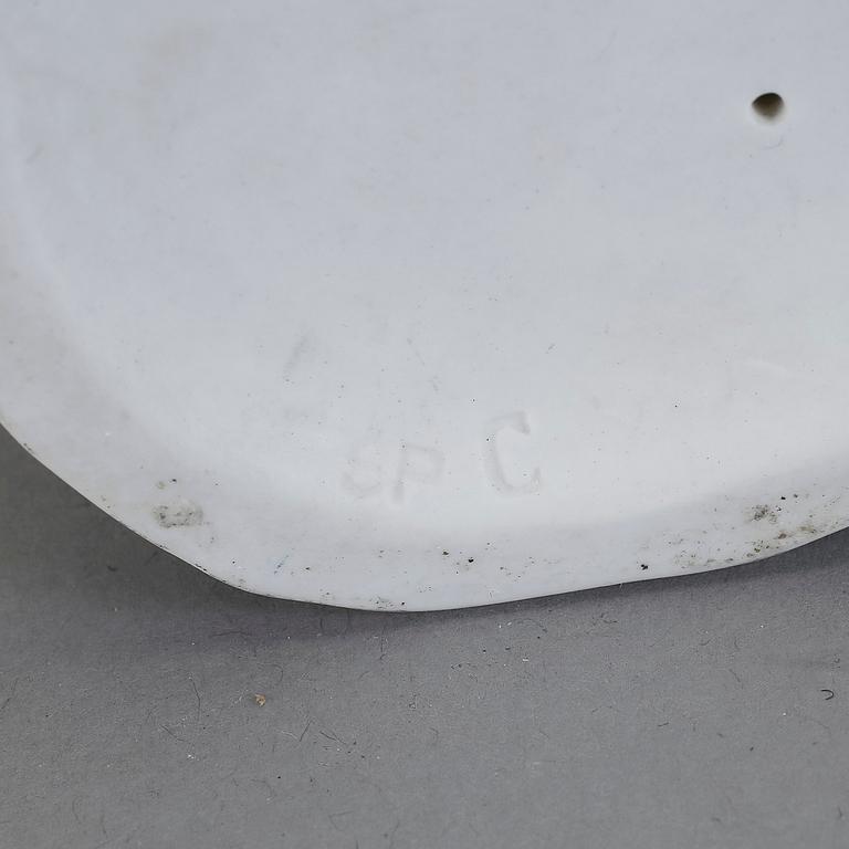FIGURIN, parian, otydligt signerad, 1900-talets början.