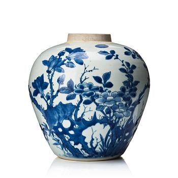 A blue and white Transitional vase, 17th Century.