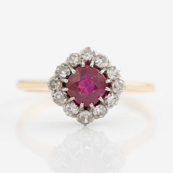 Ring in 18K gold set with a faceted synthetic ruby and eight-cut diamonds.