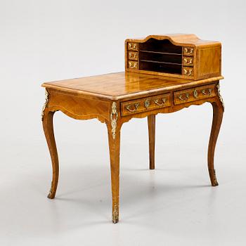 DAMSKRIVBORD, Rokokostil, 1900-talets början.