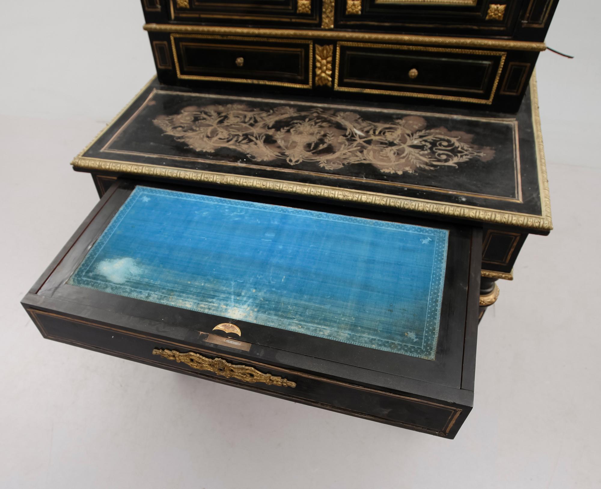 SKRIVBORD MED UPPSATS, Frankrike, 1800-talets andra hälft.