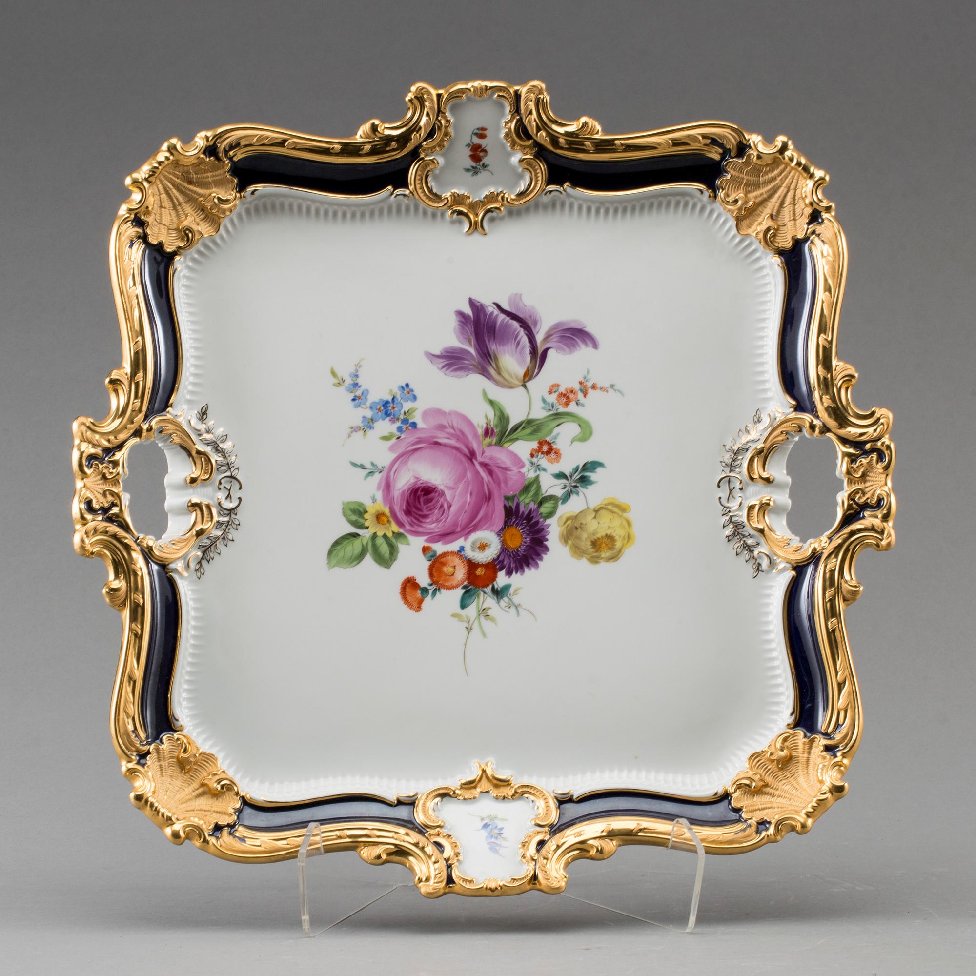 A MEISSEN TRAY, 20th century.