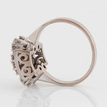 Ring med gammal- och åttkantslipade diamanter.