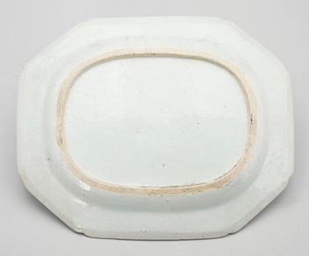STEKFAT, porslin, Kina, Qianlong (1736-1795).