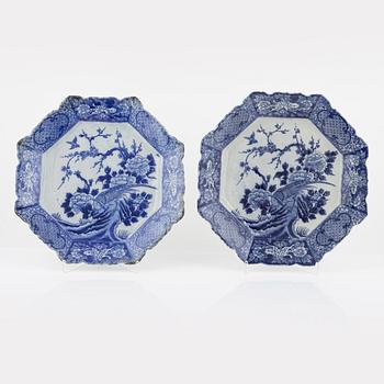 A pair of Japanese porcelain dishes, 20th Century.