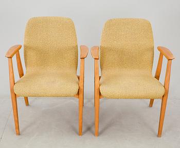STOLAR, ett par, samt SOFFBORD, Svegards, Markaryd, 1950/60-tal.