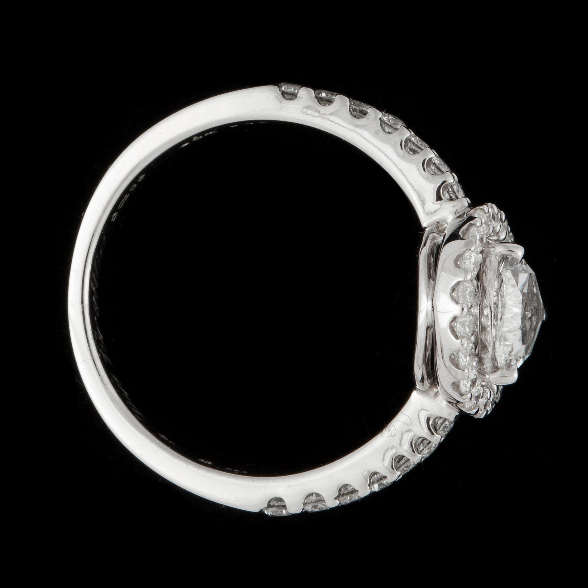 RING, rosenslipad diamant 0.52 ct samt briljantslipade diamanter tot. ca. 0.43 ct.